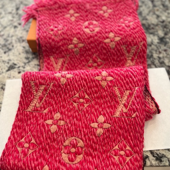 Louis Vuitton Logomania Scarf - Picture 2 of 12
